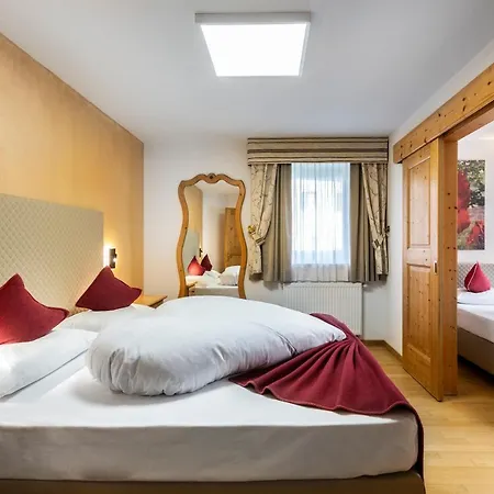 Aparthotel Ciasa Milandura 3*
